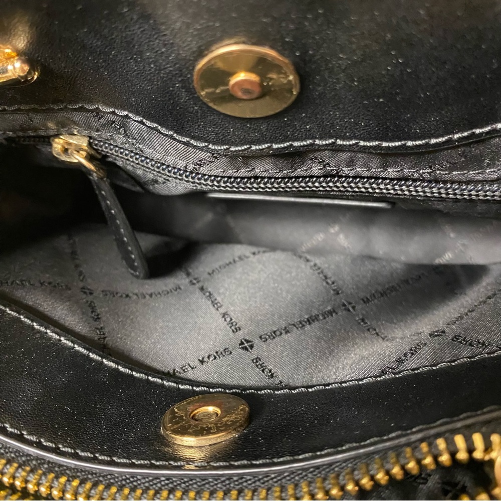 ✨HOST PICK✨Michael Kors Teagan Small Pebbled Leather Messenger Bag - Picture 10 of 14
